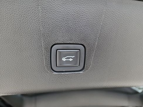 Used 2023 Chevrolet Traverse RS image 23