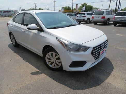 Used 2020 Hyundai Accent SE FWD image 3