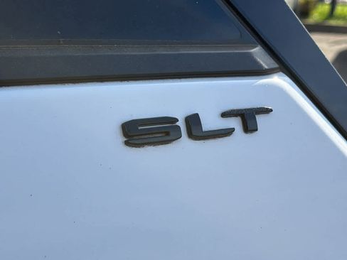 Used 2022 GMC Terrain SLT w/ Infotainment Package II image 16