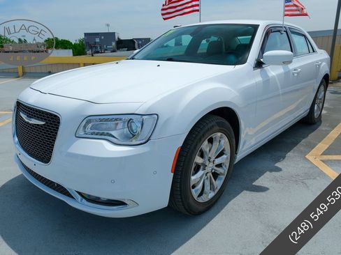 Used 2021 Chrysler 300 Touring L AWD/4WD image 8