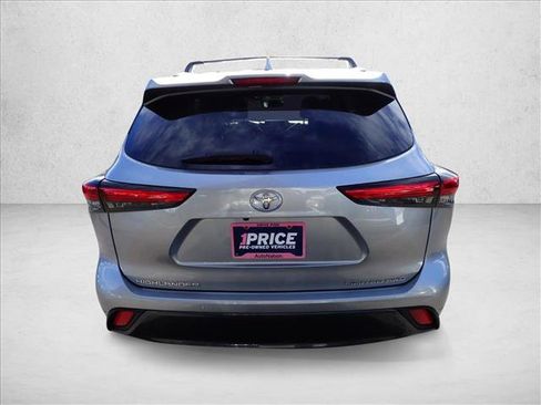 Used 2021 Toyota Highlander Limited image 3