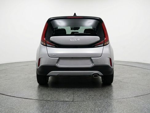 Used 2025 Kia Soul LX w/ LX Technology Package FWD image 7