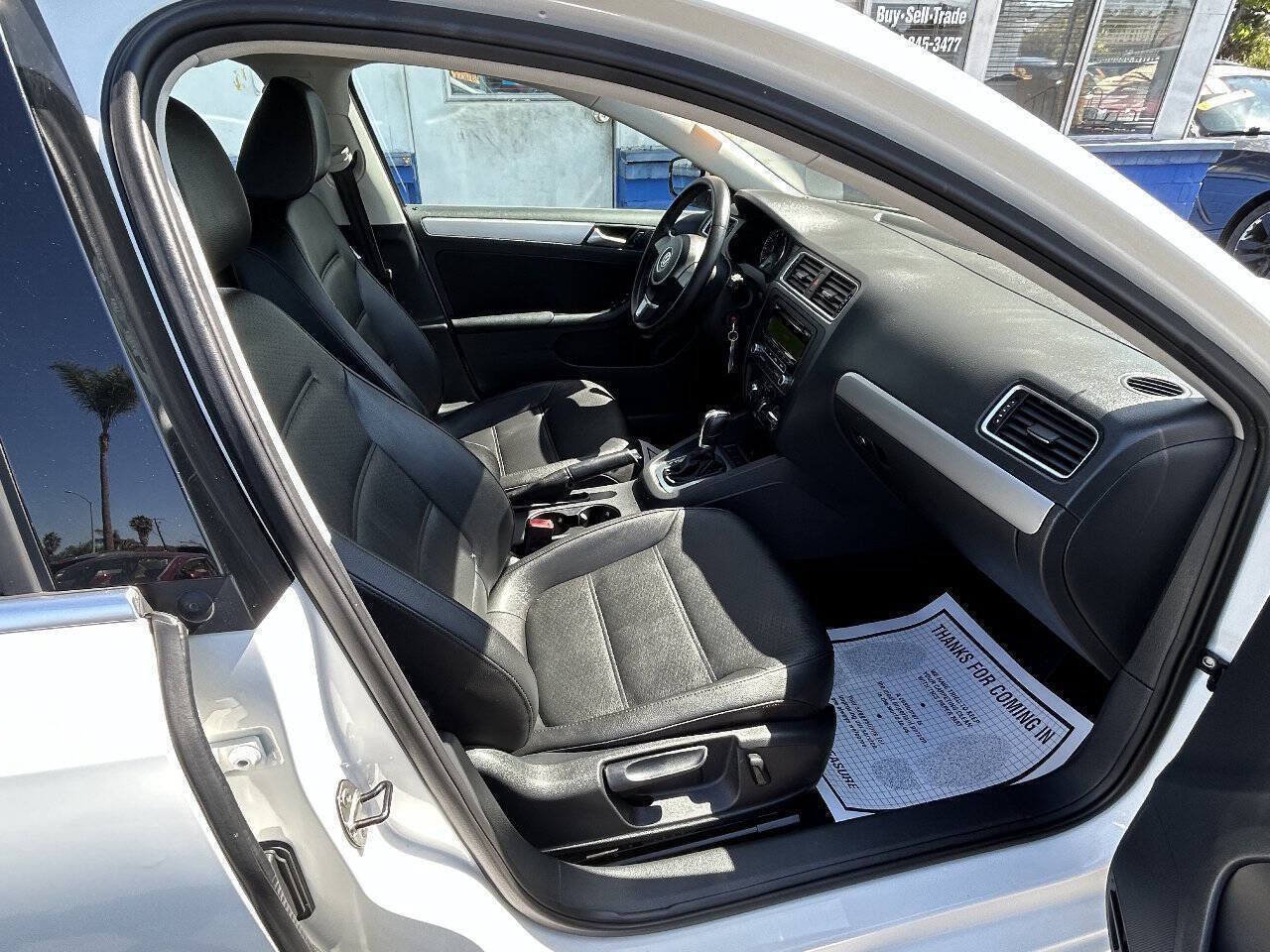 Used 2013 Volkswagen Jetta SE FWD image 22
