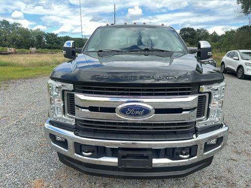 Used 2017 Ford F250 XLT w/ XLT Premium Package AWD/4WD image 8