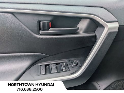 Used 2021 Toyota RAV4 LE image 29