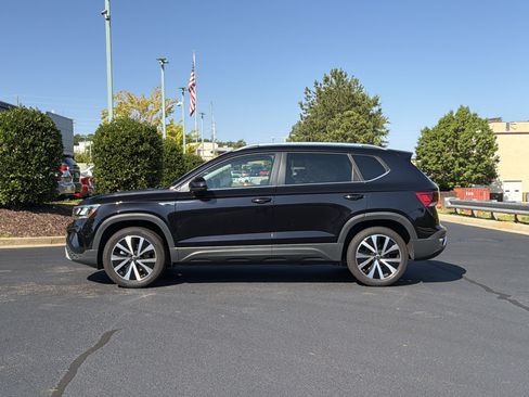 Used 2024 Volkswagen Taos SE FWD image 11