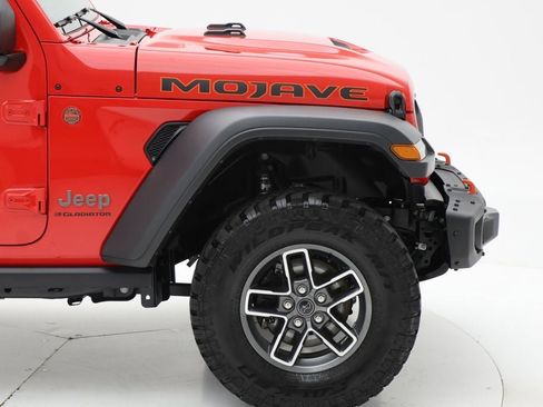 Used 2024 Jeep Gladiator Mojave w/ Dual Top Group AWD/4WD image 4
