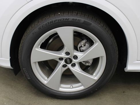 New 2025 Audi Q5 Prestige image 28