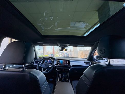 Used 2025 Volkswagen Atlas Cross Sport SE w/ Panoramic Sunroof Package image 25