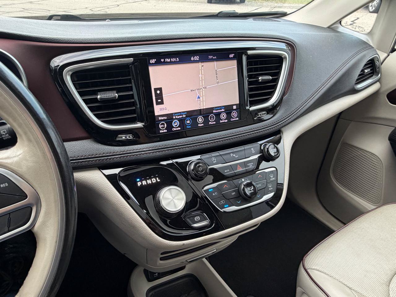 Used 2020 Chrysler Pacifica Limited FWD image 11