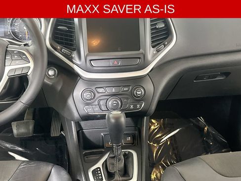 Used 2018 Jeep Cherokee Latitude Plus FWD image 18