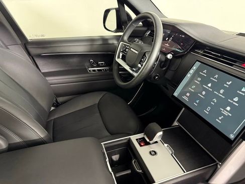 New 2025 Land Rover Range Rover SE image 37