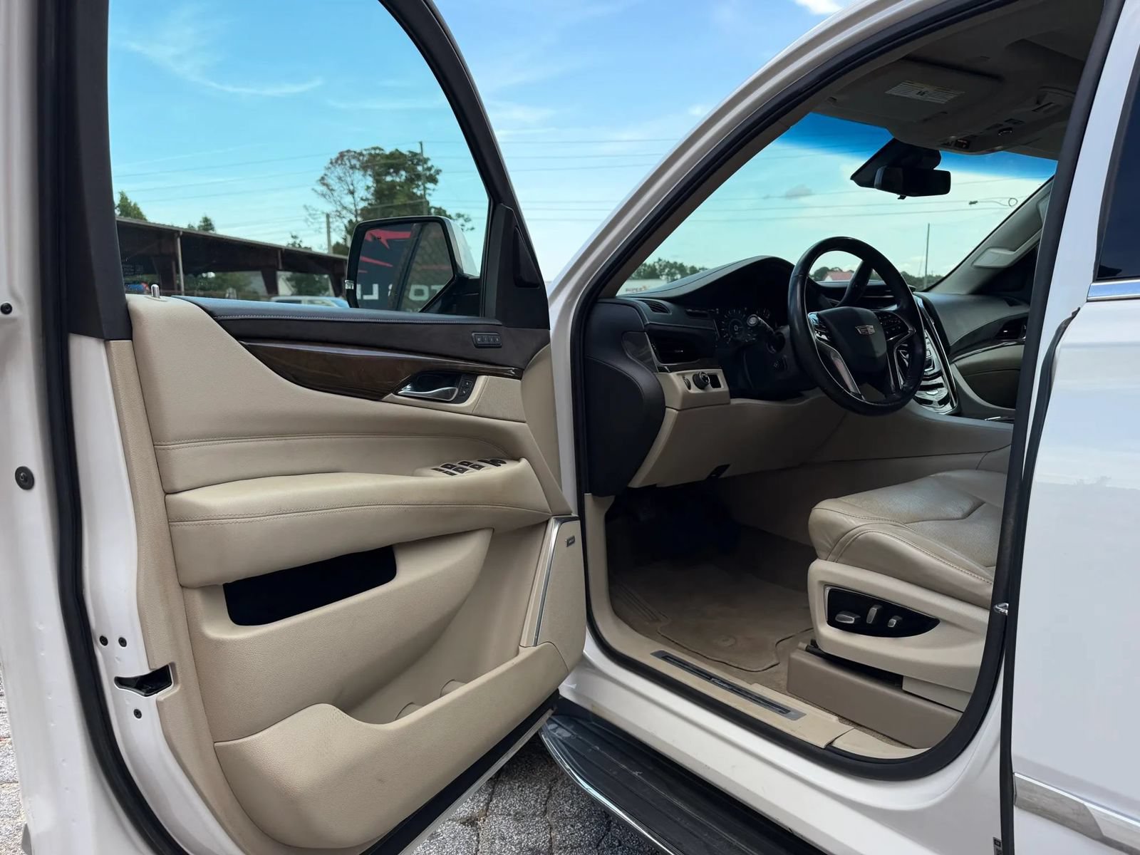 Used 2018 Cadillac Escalade ESV Luxury RWD image 10