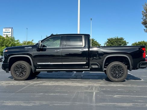 Used 2024 Chevrolet Silverado 2500 High Country w/ High Country Premium Package AWD/4WD image 7