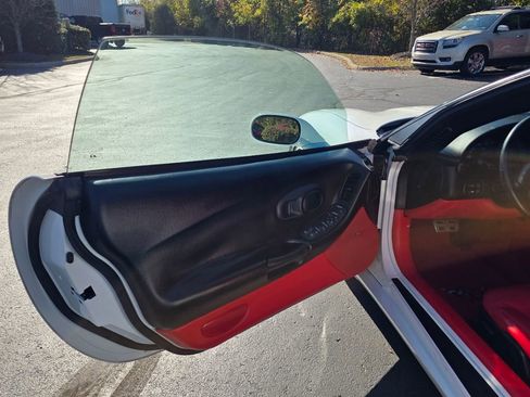 Used 2004 Chevrolet Corvette Coupe w/ Preferred Equipment Group image 16