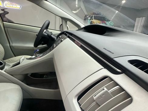 Used 2013 Toyota Prius Three w/ Solar Roof Pkg image 31