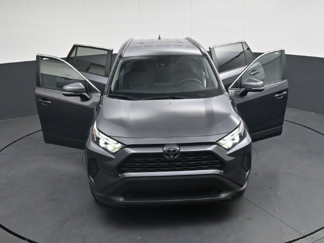 Used 2025 Toyota RAV4 XLE FWD image 38