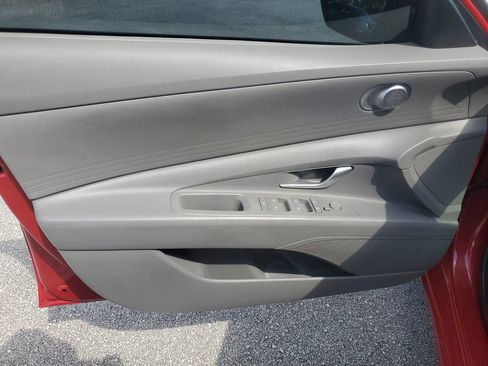 Used 2022 Hyundai Elantra SEL w/ Preferred Accessory Package FWD image 11