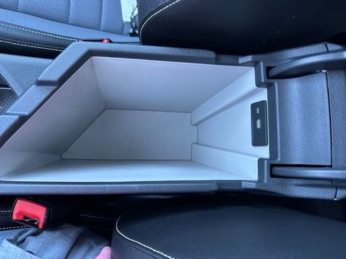 Certified 2025 Volkswagen Jetta SE w/ Sunroof Package image 29