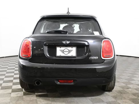 Used 2016 MINI Cooper 4-Door Hardtop image 6