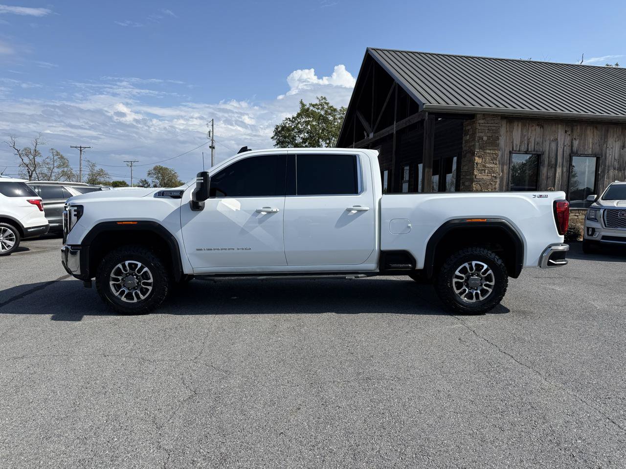 Used 2024 GMC Sierra 2500 SLE w/ SLE Convenience Package AWD/4WD image 3