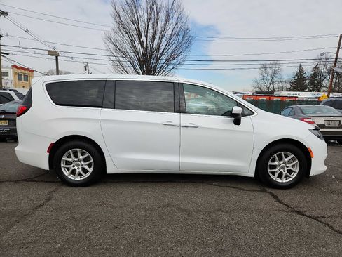 Used 2017 Chrysler Pacifica LX image 7