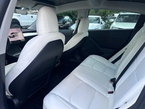 Used 2022 Tesla Model 3 Long Range AWD/4WD image 31