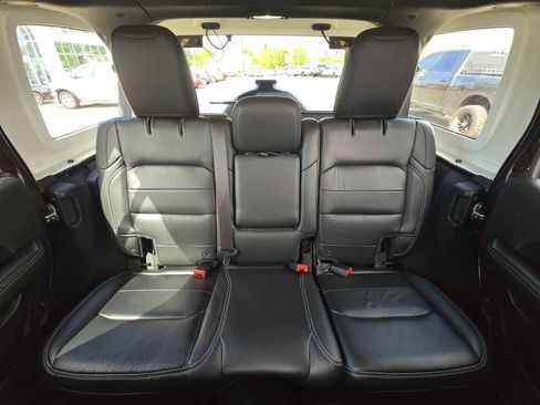 Used 2018 Jeep Wrangler Unlimited Sahara AWD/4WD image 17