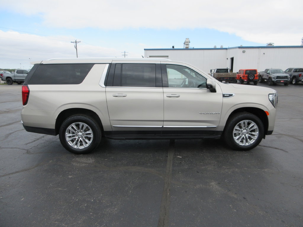 Certified 2024 GMC Yukon XL SLT w/ SLT Luxury Package AWD/4WD image 5