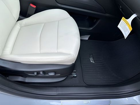 New 2025 Cadillac XT6 Sport w/ Technology Package image 13