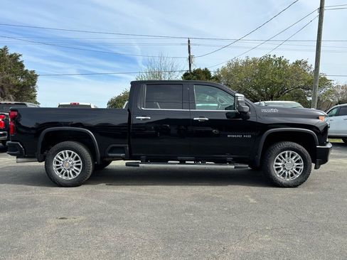 Used 2022 Chevrolet Silverado 2500 High Country image 2
