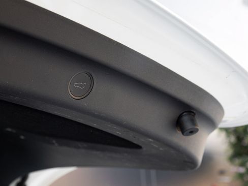 Used 2024 Tesla Model Y 2WD image 28