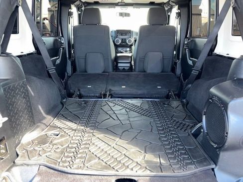 Used 2012 Jeep Wrangler Unlimited Rubicon AWD/4WD image 39