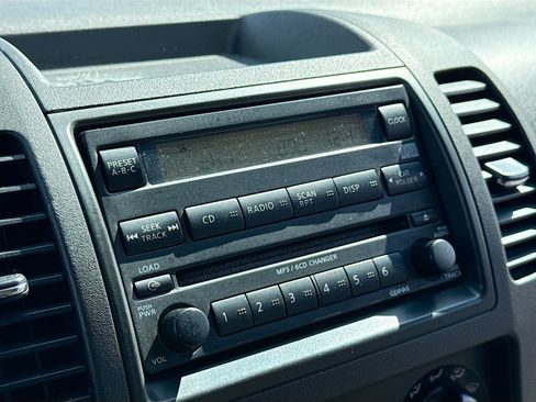 Used 2006 Nissan Frontier LE w/ (H01) Audio Pkg image 9