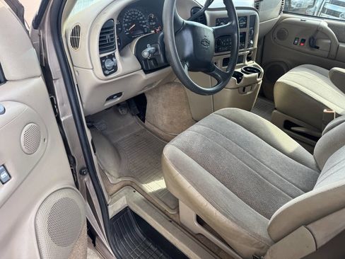Used 2002 Chevrolet Astro image 9
