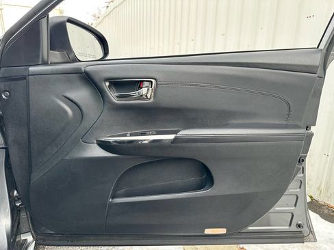 Used 2018 Toyota Avalon XLE image 36