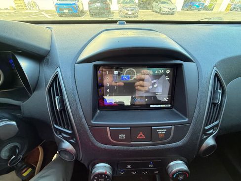 Used 2015 Hyundai Tucson GLS image 11