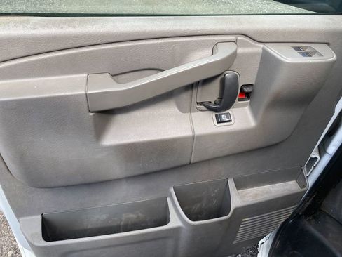 Used 2022 GMC Savana 3500 Work Van w/ Power Convenience Package image 11