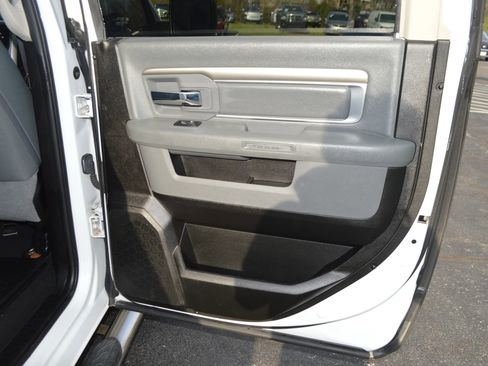 Used 2019 RAM 1500 Classic SLT RWD image 23