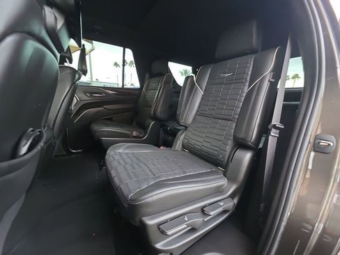 Used 2021 Cadillac Escalade Premium Luxury Platinum image 28