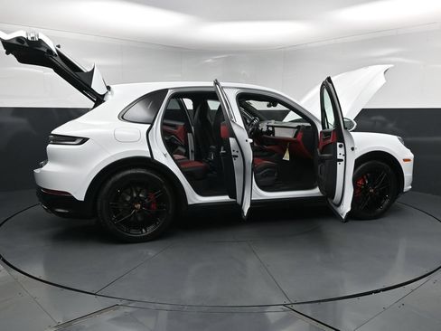 New 2026 Porsche Cayenne GTS AWD/4WD image 36