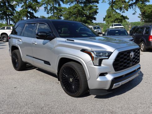 Used 2025 Toyota Sequoia Capstone AWD/4WD image 2