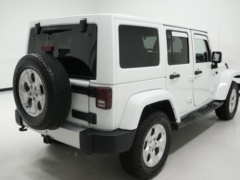 Used 2014 Jeep Wrangler Unlimited Sahara w/ Connectivity Group image 4