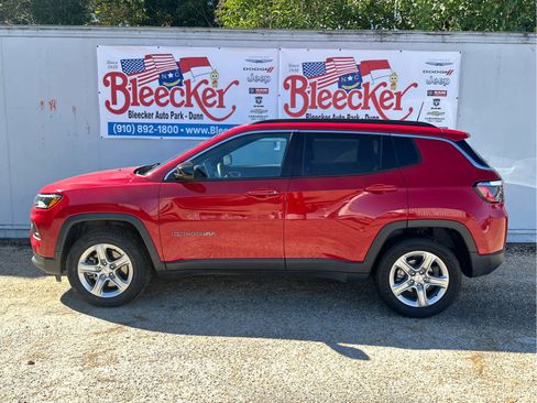 Used 2024 Jeep Compass Latitude image 7