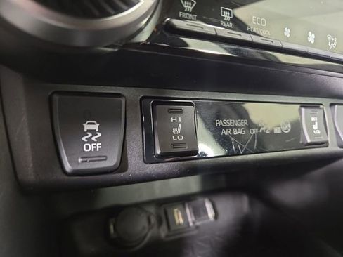 Used 2021 Toyota RAV4 XLE image 25