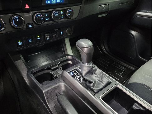 Certified 2021 Toyota Tacoma TRD Off-Road w/ Technology Package AWD/4WD image 17