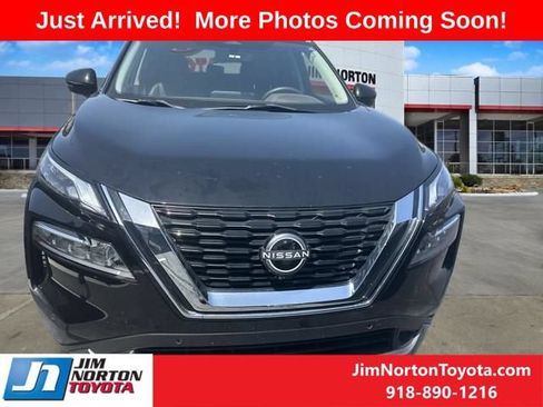Used 2023 Nissan Rogue SL w/ SL Premium Package FWD image 2