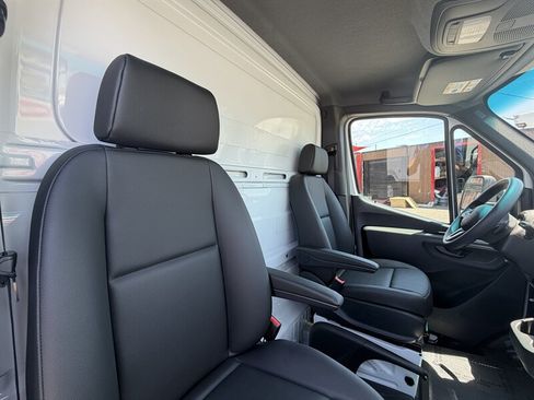 Used 2023 Mercedes-Benz Sprinter 3500 image 15