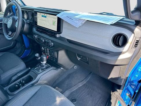 Used 2025 Jeep Wrangler Willys image 28