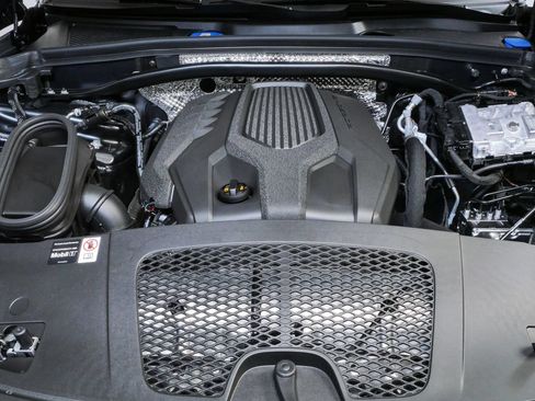 New 2026 Porsche Macan Turbo AWD/4WD image 36